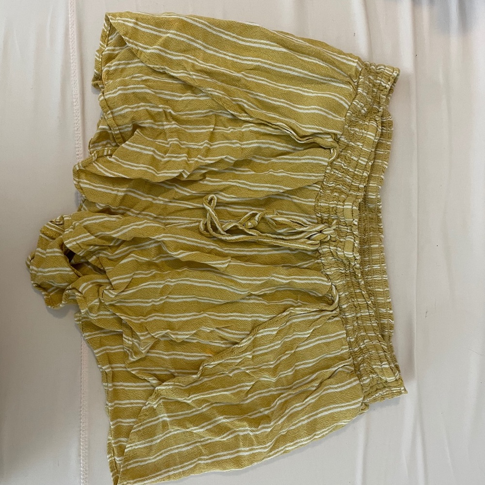 american eagle flowy shorts
